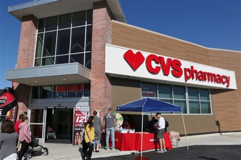CVS workers ratify new contract with higher wages, improved benefits – Daily News