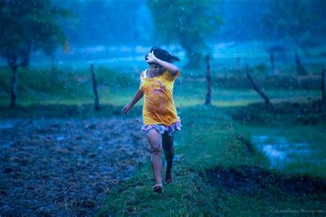 梦见雨中奔跑_周公解梦梦到雨中奔跑是什么意思_做梦梦见雨中奔跑好不好_周公解梦官网