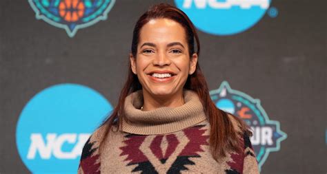 Elle Duncan Becomes Netflix's First Full‑Time Sports Anchor, Fronting ...