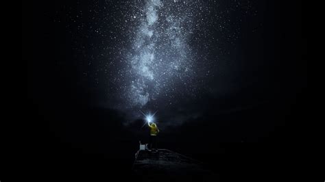 Download wallpaper 2560x1440 starry sky, man, loneliness, lonely, shine ...