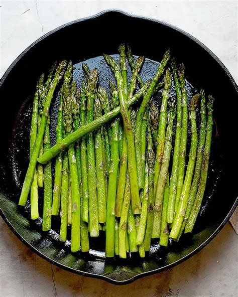 how to cook raw asparagus on the stove
