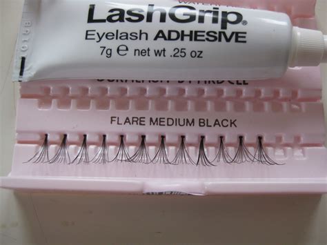 How to Apply False Eyelashes 的图像结果