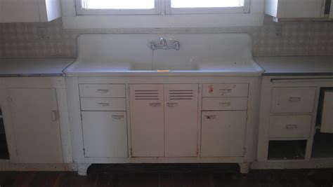 Antique Farmhouse Sink With Drainboard