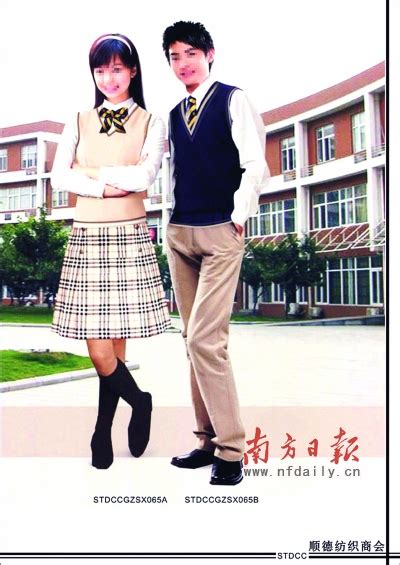 时尚修身棕色短裙款学生校服款式图_中国制服设计网