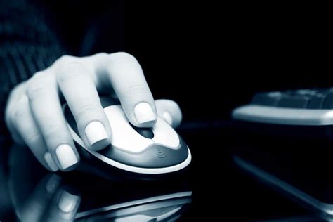 How to Clean a Computer Mouse 的图像结果