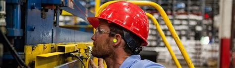 Employee Background Screening Services for Manufacturing industry | DEWII