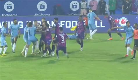 'Choke', 'abuse', 'time wasting', goals, cards: Kerala Blasters-Mumbai ...