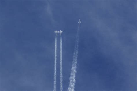 Virgin Galactic's Space Tourism Craft Crashes, One Pilot Killed [PHOTOS ...