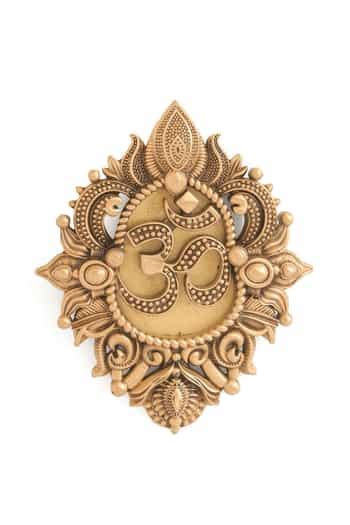 Buy Gold Om Trayambakam Carved Brooch And Lapel Pin Set For Men by Cosa ...