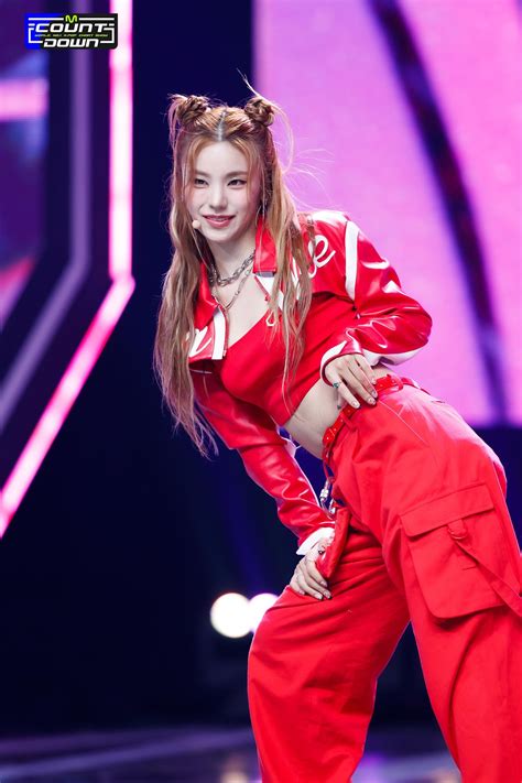230815 ITZY - CAKE (230810 M Countdown Stage Pics) : r/ITZY