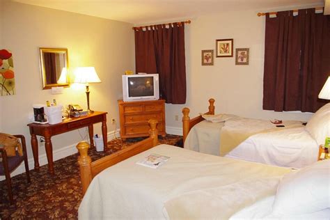 THE QUEEN'S INN (Picton, Ontario) - Motel Reviews & Photos - Tripadvisor