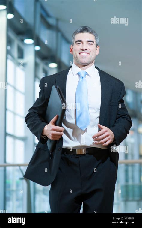 Businessman Running towards Camera 的图像结果