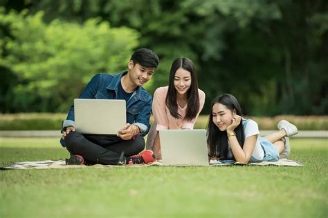 新加坡高中生出国留学条件（分享高中留学申请要求） - 大拇指知识