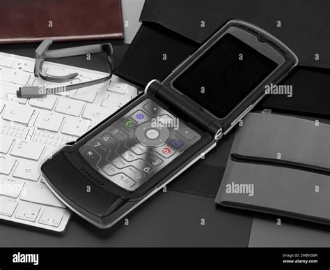 Clamshell Phone 的图像结果