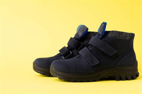 Calzado ESD: qué es, para qué sirve y por qué es esencial en tu ...