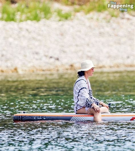 Katy Perry & Orlando Bloom Pack the PDA in the French Sunshine on Their Family Holiday in St ...