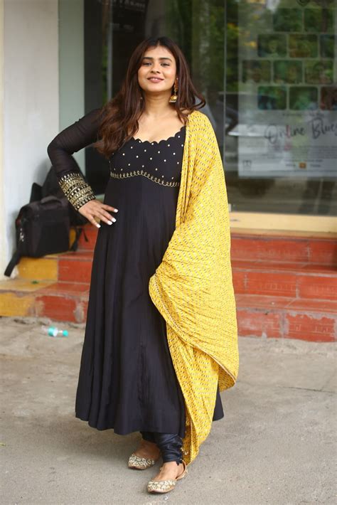 Hebah Patel Stuns in Traditional Attire - Telugu News | hebah patel ...