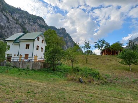 VILA MONTANA APARTMENTS (Dobrilovina) - Guesthouse Reviews, Photos ...