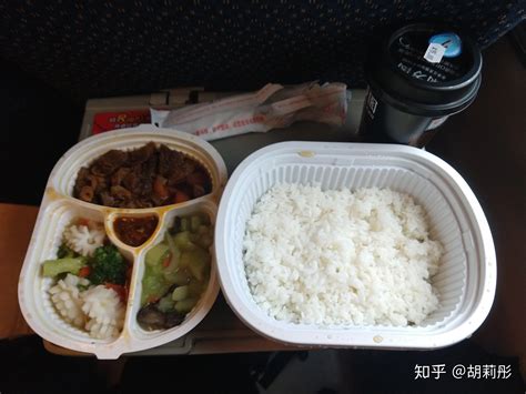 体验高铁车上快餐：从45吃到60元，就是没吃过15的