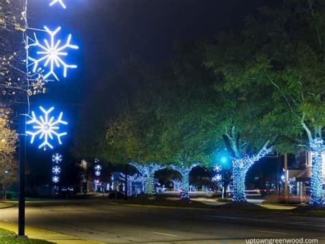 https://dontworrygotravel.com/wp-content/uploads/2021/03/greenwood-holiday-lights-768x576.jpg?utm_source=chatgpt.com