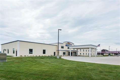 OFF SHORE INN & SUITES (Bellevue, Iowa) - Hotel Reviews & Photos ...