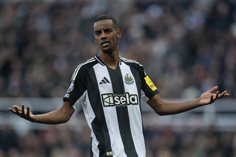 Liverpool lose ground in Alexander Isak race as PSG reportedly makes ...