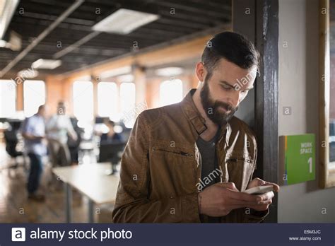 Businessman On Cell Phone 的图像结果