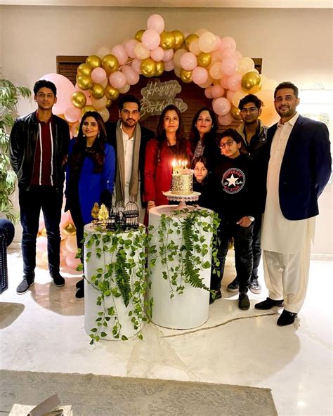 Humayun Saeed Celebrates Wife Samina's Birthday | Reviewit.pk
