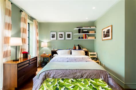 Stay in Carrie Bradshaw’s 'SATC' apartment for $23 on Airbnb