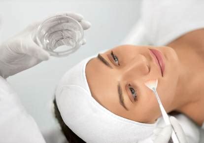 Best Dermatologist in Noida | Top Cosmetologist in Noida | Skinlogics