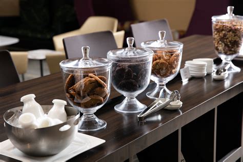 Escape Lounges at Oakland International Airport | Amex US