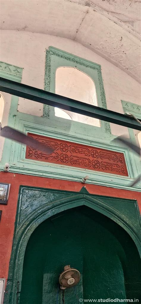Discover the Humayun Mosque in Agra!.
