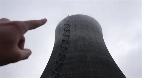This Guy Dropped An iPhone XS Max From 530 Feet Into A Nuclear Tower ...
