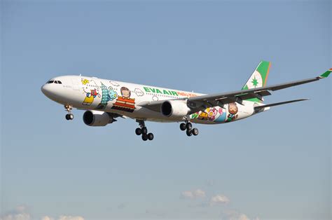 First Look Inside EVA Air's Hello Kitty Airplanes Flying From Singapore ...