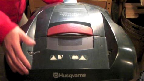 Come sostituire la batteria del robot tagliaerba Husquarna  