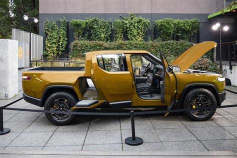 Rivian R1T Colors - Previews | Page 5 | Rivian Forum - R1T R1S R2 R3 News, Specs, Models, RIVN ...