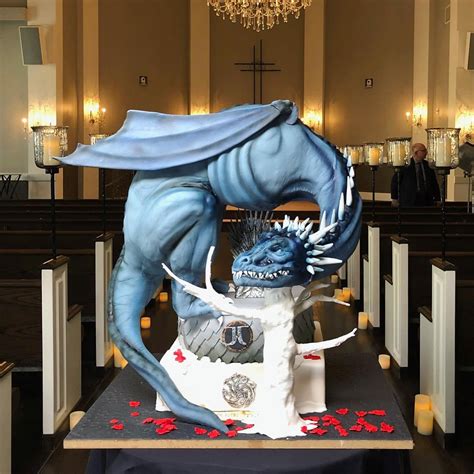 Elizabeth Rowe | I made this gorgeously detailed 3 foot Game Of Thrones ...