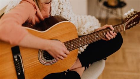 10 Common Myths About the Guitar