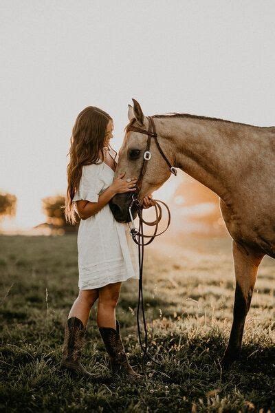 Western senior photos cowgirl rodeo horses seniorphotos – Artofit