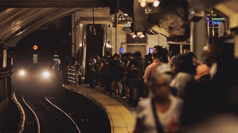 Opinion | Office Workers Hate the Commute, Not the Office - The New York Times