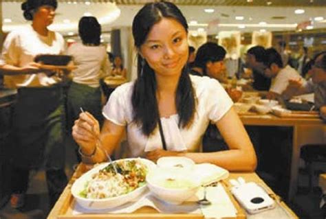 中高档饭店团购热 十多个菜的大餐人均仅20多元_资讯频道_凤凰网