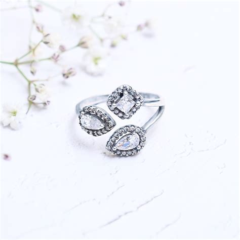 Silver Sparkling Tres Solitaire Ring