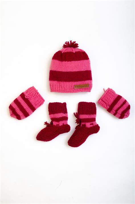 Handmade Cap with Socks & Mittens- Maroon & Pink – The Original Knit