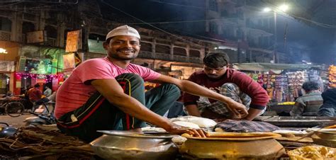 Lucknawi food exudes subtle grace while Delhi's is a bit of hotchpotch