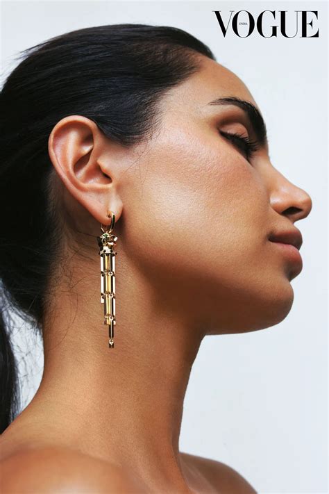 Women showing skin texture in this latest beauty trend heralds ...