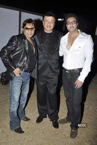 Anu Malik (C) with Mohammed Morani (R) at Police show 'Umang 2011' at ...