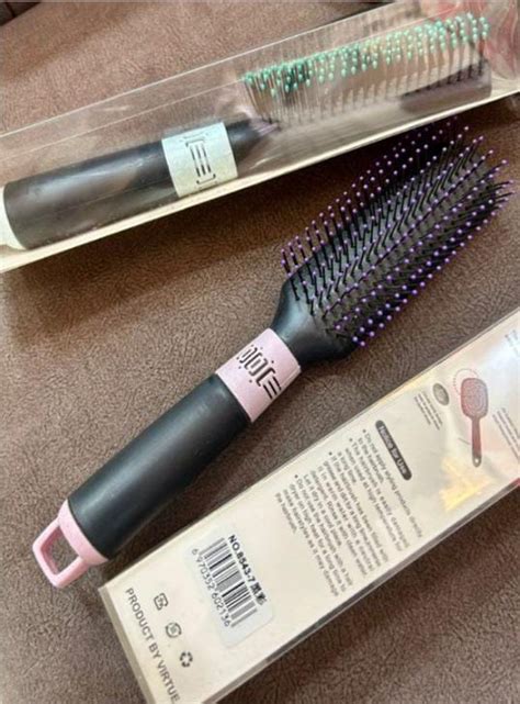 3374 Classic Flat Hair Brush with Strong & flexible nylon bristles for ...