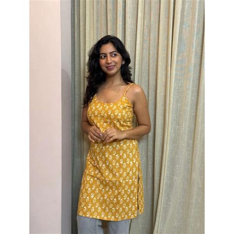 Buy Sleeveless Kurtas Online for Women & Girls – YOUNIK