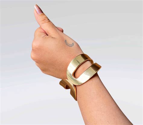 LUCA HANDCUFF – UnfoldSelf