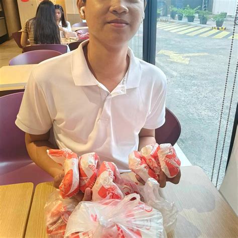 JOLLIBEE, Manila - Robinson's Ermita, Ermita - Restaurant Reviews ...